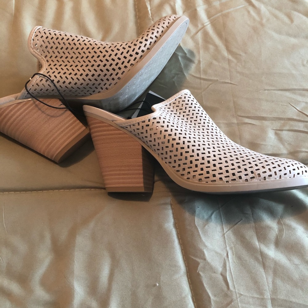 Creamy tan , mesh , never warn